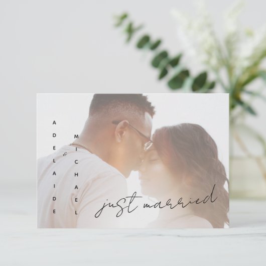 シンプルモダンたった今結婚しました結婚の写真カード 案内状 (スタンド正面)
