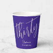 シンプルモダンなスクリプト紫30歳の誕生日パーティー 紙コップ (裏面)