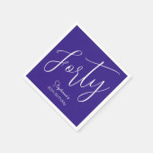 シンプルモダンなスクリプト紫40歳の誕生日パーティー スタンダードカクテルナプキン (角)