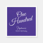 シンプルモダンなスクリプトPurple 100誕生日 スタンダードカクテルナプキン (正面)