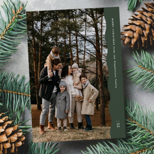 シンプルモダンな2枚の写真の波状エッジグリーンクリスマス シーズンカード