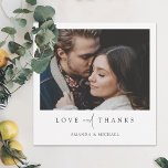 シンプルモダンエレガント写真結婚の サンキューカード<br><div class="desc">このシックカスタムな写真のサンキューカードテンプレートは結婚、ミニマルエレガントリストのモダンデザインを備えている。お店で様々な色のデザインの長方形の文字もチェック！写真の下にあなたの名を表しお気に入りのて、2つの異なるフォントの印象的なブレンドで伝えられる「愛と感謝」のメッセージと他の2つの単語の間に光の中で流れるスクリプトを含む明らかにはっきりした、鮮明な外観の上のケースでフォーマル。デザインの'LOVE and THANKS'部分は黒で変更できない。フロントを編集して自分の名前を表示する場合は、その文字の色を好みに応じてデフォルトの黒の代わりに金ゴールドまたは他の何かに変更する場合がある。両面で背景を透明に設定し、紙の色がベースカラーとして機能するようにする。背景の色は、片側または両側で選択でもしきる。背面のデフォルトの文字カラーは黒だが、これを変更するもしと、別のカラーを使用する。サンプル文字を背面に貼り付け、お客様のメッセージに合わせて置き換えることができたが、これに制限を受けてはいけませ感じん。サンプルもし文字を完全に削除し保て、バックを完全に削除し空白のて、代わりに各カードに手書きノートを書作成し、それを行うことができます。または、私たちの文字を感謝のメッセージと自分の閉じ込めのメッセージに置き換え、カードを受け取ったときに署名する。いずれの場合も、サンプル写真と共に両側のサンプル/プレースホルダ文字をすべて削除することを忘れないでほしい。デフォルトの紙はセミグロスではなくマットを選択した。これは自分のメッセージに適しており書、汚れはしないからだ。もちろん、セミグロスに変更することも、zazzleの「Layed」や「感じWhite」などのテクスチャーを持つアイテムにアップグレードすることをおすすめし、暖かさと深さを追加することもでき感じる。このサンキューカードの外観の様楽しむ々な面を試しスタイリッシュてモダン結婚、直感的なデザインツールとインスピレーションで独自のを実現することを願っている！</div>