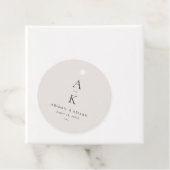 シンプルモダングレーのモノグラム結婚ミックスマッチ フェイバータグ (インサイチュ)