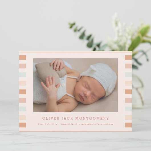 シンプルモダンストライプ男の赤ちゃん誕生発表 招待状 (スタンド正面)