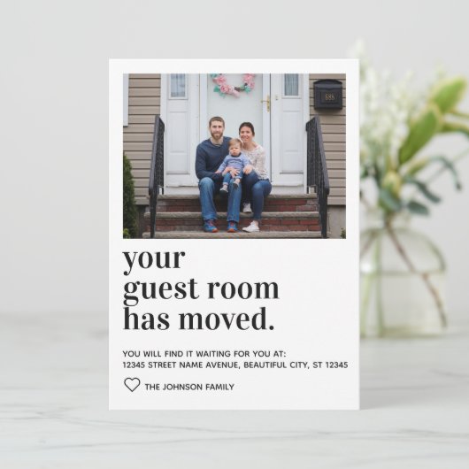 シンプルモダンタイポグラフィ客室写真の移動 案内状 (スタンド正面)