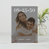 シンプルモダンタイポグラフィ2写真結婚の セーブザデート (スタンド正面)