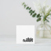 シンプルモダンタイポグラフィ スクエア名刺 (スタンド正面)