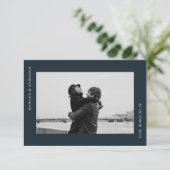 シンプルモダンネイビー結婚ブルーのロマンチック写真 サンキューカード (スタンド正面)