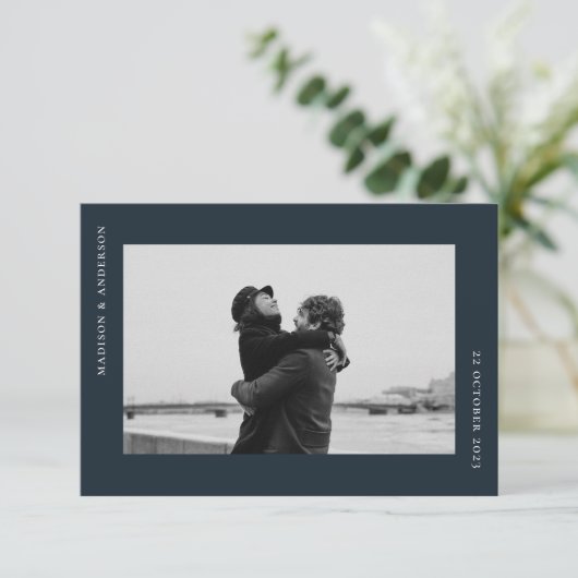 シンプルモダンネイビー結婚ブルーのロマンチック写真 サンキューカード (スタンド正面)