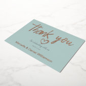 シンプルモダンハートとスクリプトの結婚式 箔招待状 (回転した状態)