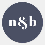 シンプルモダンフォントモノグラム結婚のステッカー ラウンドシール (正面)