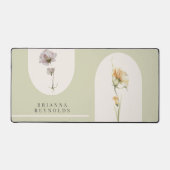シンプルモダンボホワイルドフラワーオンセージグリーン デスクマット (正面)