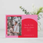 シンプルモダンユニーク赤ピンク幾何学写真 セーブザデート (スタンド正面)