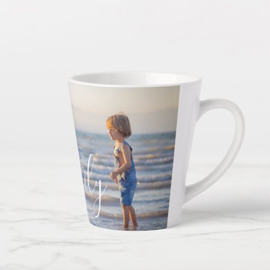 シンプルモダン写真テンプレートカスタムファミリ名 カフェラテマグ (右)