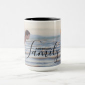 シンプルモダン写真テンプレートカスタムファミリ名 マグカップ (中央)