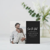 シンプルモダン写真黒い結婚式の日付を保存 ポストカード (スタンド正面)