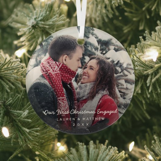 シンプルモダン初めてのクリスマス婚約した ガラスオーナメント (インサイチュ)