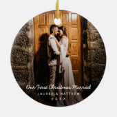 シンプルモダン初めてのクリスマス結婚した セラミックオーナメント (裏面)