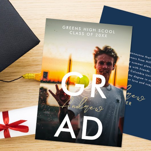 シンプルモダン卒業写真およびはっきりしたタイポグラフィ 案内状