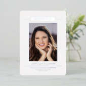 シンプルモダン卒業写真シルバースクリプト 箔招待状 (立ち正面)