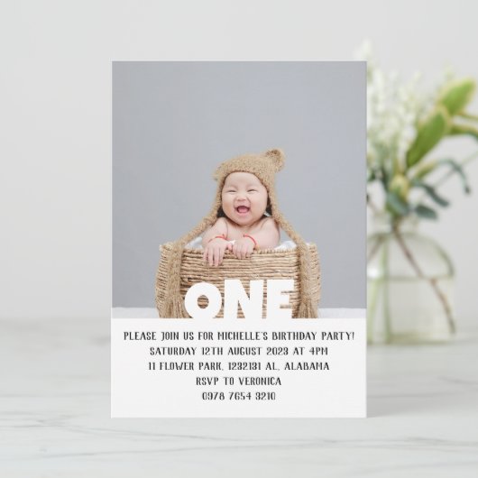 シンプルモダン可愛い最初の誕生日ベビー写真 招待状 (スタンド正面)