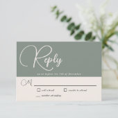 シンプルモダン深いセージグリーンウェディングRSVP 出欠カード (スタンド正面)