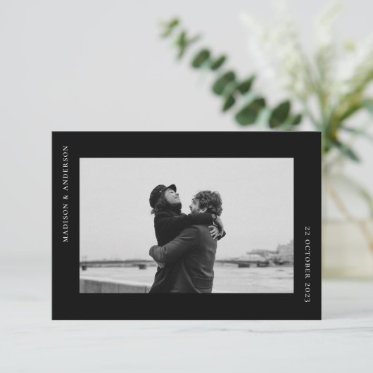 シンプルモダン白黒結婚のロマンチックな写真 サンキューカード (スタンド正面)