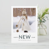 シンプルモダン緑の松の新年タイポグラフィ写真 シーズンカード (スタンド正面)