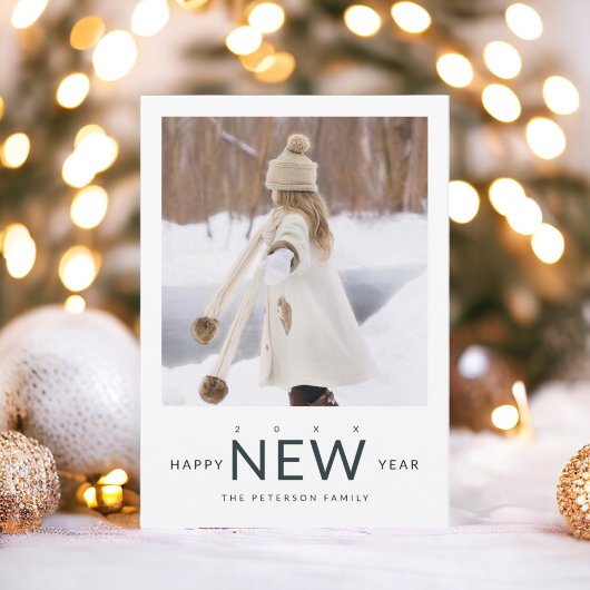 シンプルモダン緑の松の新年タイポグラフィ写真 シーズンカード