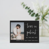 シンプルモダン黒スミニマルクリプト写真の取り出し ポストカード (スタンド正面)