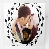 シンプルモダン黒結婚白の3倍Inv 三つ折り招待状 (内部最初)