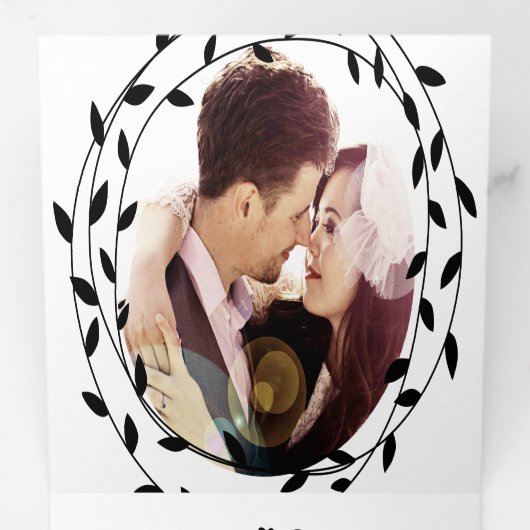 シンプルモダン黒結婚白の3倍Inv 三つ折り招待状 (内部最初)