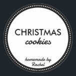 シンプルモダンBlack Homemade Christmas Cookie ラウンドシール<br><div class="desc">自家製クリスマスクッキーあなたのビジネスのためのシールはあなたのクリスマスの家庭用品のための完璧な味のラベル焼いたである。キッチンシンプルスタイルと連動するモダンスタイルの黒い背景を持つ。文字与えはEtsyのグッズやカスタムクリスマスギフトのためのクリスマスラベル。カスタマイズ文字のブランドに合わせて欲しい靴下に入れて贈る小さなクリスマスプレゼントや愛する人のパーソナリティパーソナライズされたで満たされたクリスマスクッキーに使用できる。</div>