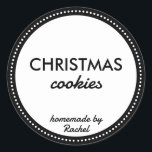 シンプルモダンBlack Homemade Christmas Cookie ラウンドシール<br><div class="desc">自家製クリスマスクッキーあなたのビジネスのためのシールはあなたのクリスマスの家庭用品のための完璧な味のラベル焼いたである。キッチンシンプルスタイルと連動するモダンスタイルの黒い背景を持つ。文字与えはEtsyのグッズやカスタムクリスマスギフトのためのクリスマスラベル。カスタマイズ文字のブランドに合わせて欲しい靴下に入れて贈る小さなクリスマスプレゼントや愛する人のパーソナリティパーソナライズされたで満たされたクリスマスクッキーに使用できる。</div>