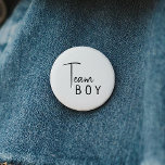 シンプルモダンNeutral Gender Reveal Team Boy 缶バッジ<br><div class="desc">私たち祝のニュートラシンプルルな性モダン性のチームの男の子のボタンとミニマルな黒と白のデザインを備えた小さな1つモダン。秋や冬や春などインスパイア、あらゆる季節に男の赤ちゃんや少女を迎え入れるのに最適な美しさがコンテンポラリー、ボホの美しさと男女中立の雰囲気を持つ。このユニセックスデザインは楽々可愛く、おもしろいで、そしてトーンを設定しスタイリッシュてミニマルお祝い!製品の感じデザインに関しては、お気軽にお問い合わせ下さい。喜んで救済い!</div>