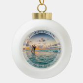 シンプルモダンNewlyweds写真結婚の記念日 セラミックボールオーナメント (正面)