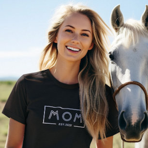 シンプルモダンWhite Frame-Mom Est.2024 Tシャツ