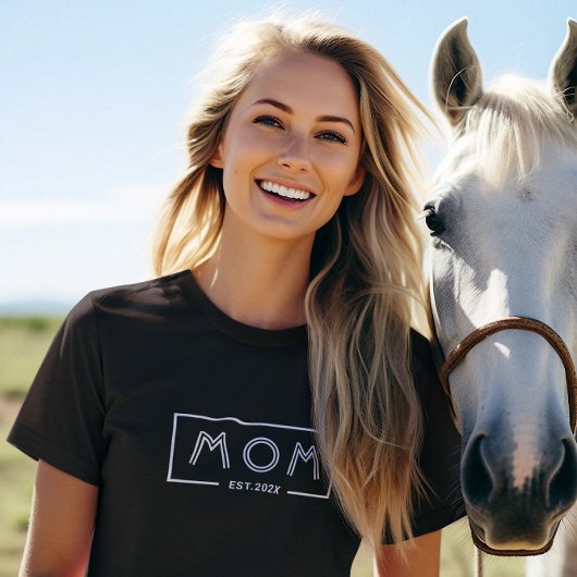 シンプルモダンWhite Frame-Mom Est.2024 Tシャツ