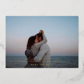 シンプルモノグラエレガントム金ゴールド写真の保存日付 箔招待状 (正面)