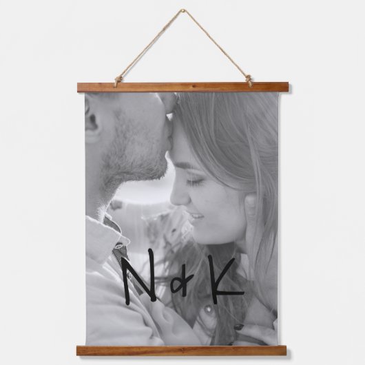 シンプルモノグラム新モダン婚カップル写真 吊り下げ型タペストリー (正面)
