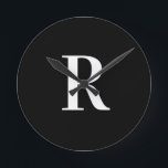 シンプルモノグラム白黒 ラウンド壁時計<br><div class="desc">これはシンプルモノグラモダンムパーソナライズされたデザインだ。このスタイリッシュデザインはタイポグラフィと白黒のクラシックでスタイリッシュある。お家のデコパーソナライズされたアに新しい追加としてギフトや理想的に最適。このイニシャルボックスに入力して文字を追加する。色またはデザインを変更するには、フォント編集ツールをチェックアウトする。パーソナもしリ救済ゼーション、マッチング製品、またはカスタムデザインの必要がある場合は、zazzleチャットまたは電子メールで私に電子メールを介して： ursuladawnmoon@gmail.com</div>