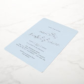 シンプルライトブルーとシルバーカジュアルブライダルシャワー 箔招待状 (回転した状態)