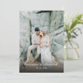 シンプルラウンドクラシックサージグリーンモノグラム結婚ズ 招待状 (スタンド正面)