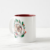 シンプルリースエレガントクリスマス写真ファミリー名 ツートーンマグカップ (正面左)