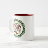 シンプルリースエレガントクリスマス写真ファミリー名 ツートーンマグカップ (正面左)