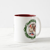 シンプルリースエレガントクリスマス写真ファミリー名 ツートーンマグカップ (正面右)