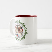 シンプルリースエレガントクリスマス写真ファミリー名 ツートーンマグカップ (正面左)