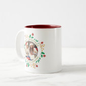 シンプルリースエレガントクリスマス写真ファミリー名 ツートーンマグカップ (正面左)