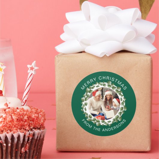 シンプルリースエレガントクリスマス写真ファミリー名 ラウンドシール (パーティー)