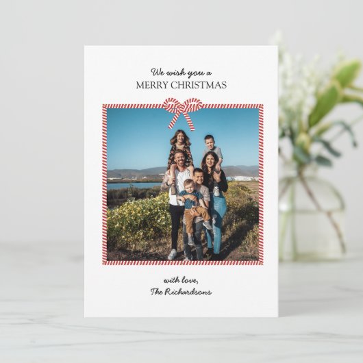 シンプルレッド白ストライプいBow写真クリスマスカード 招待状 (スタンド正面)
